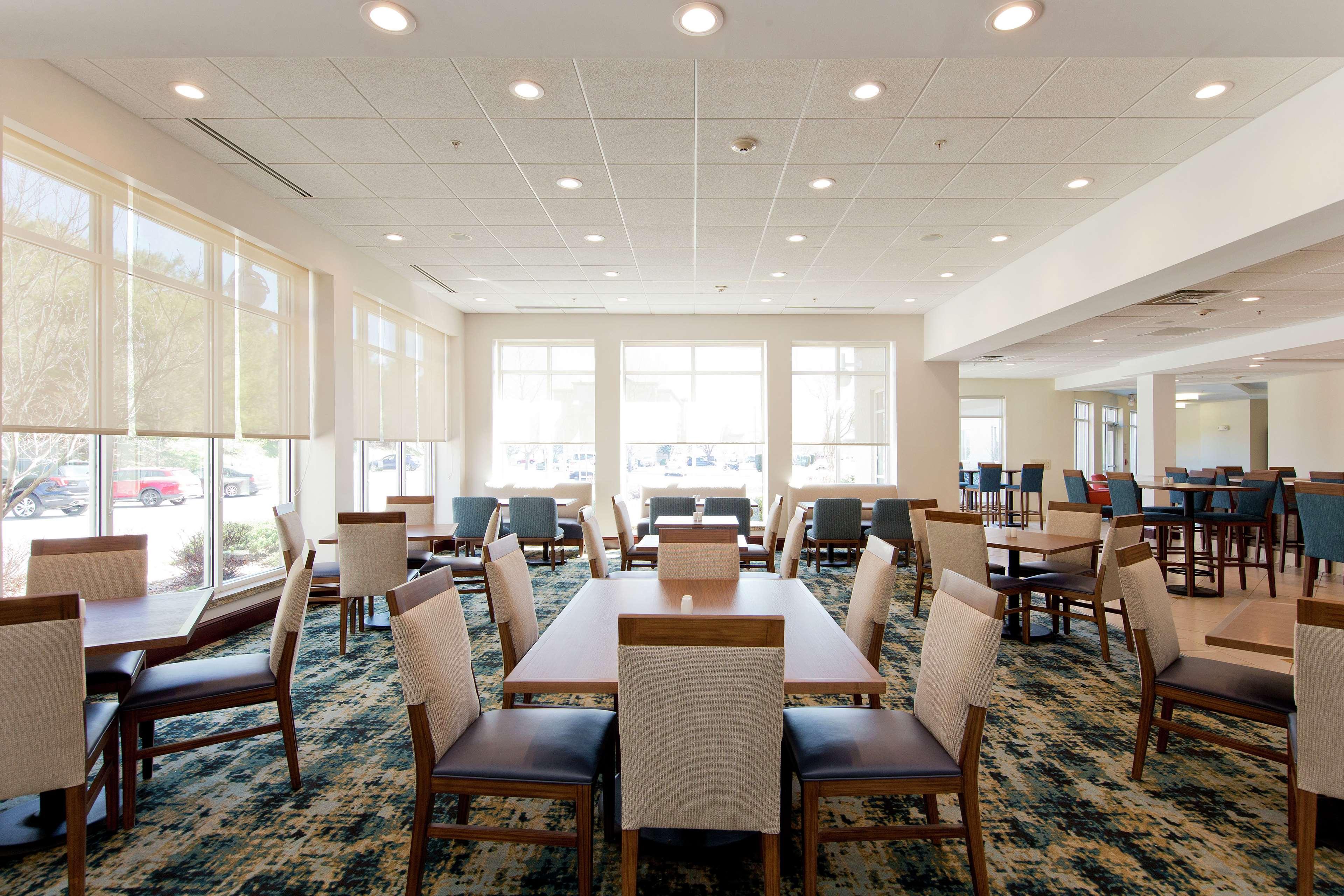 Hilton Garden Inn Winchester Exterior photo