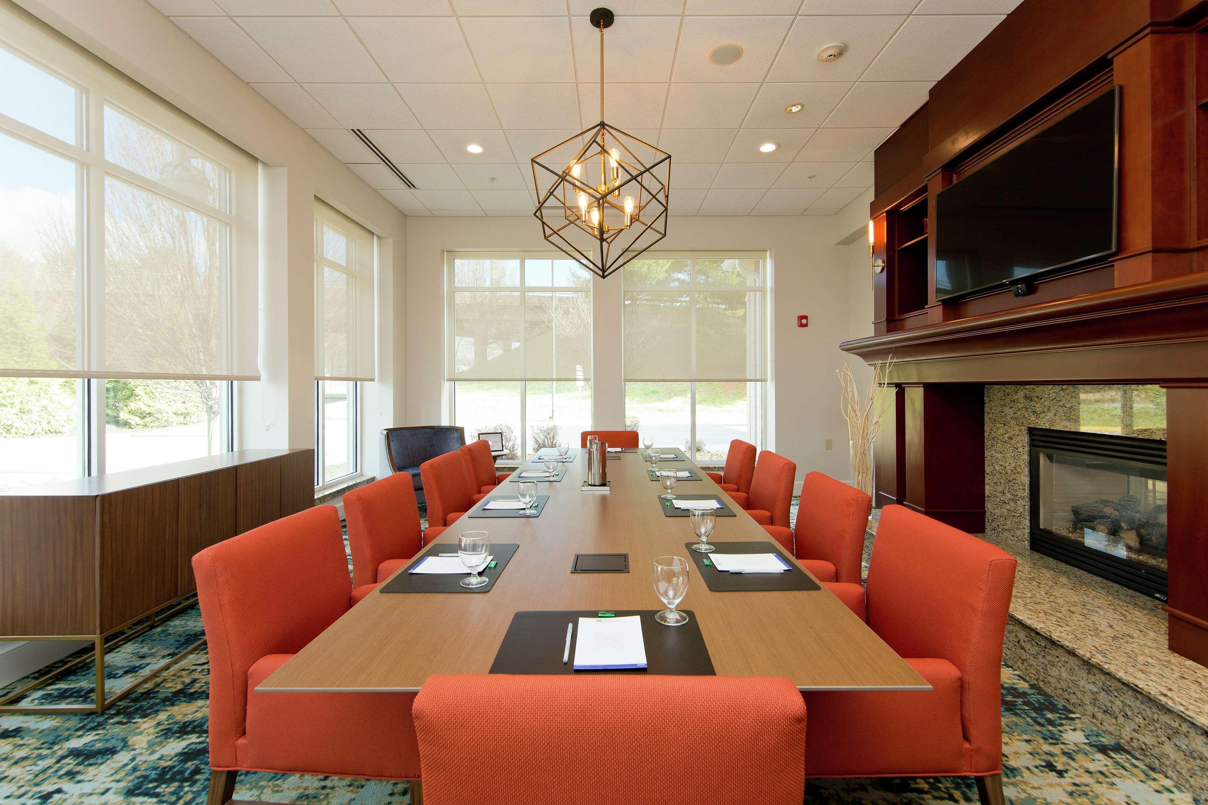 Hilton Garden Inn Winchester Exterior photo