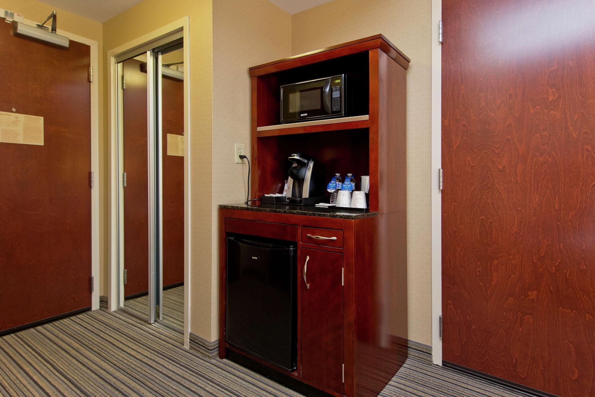 Hilton Garden Inn Winchester Exterior photo