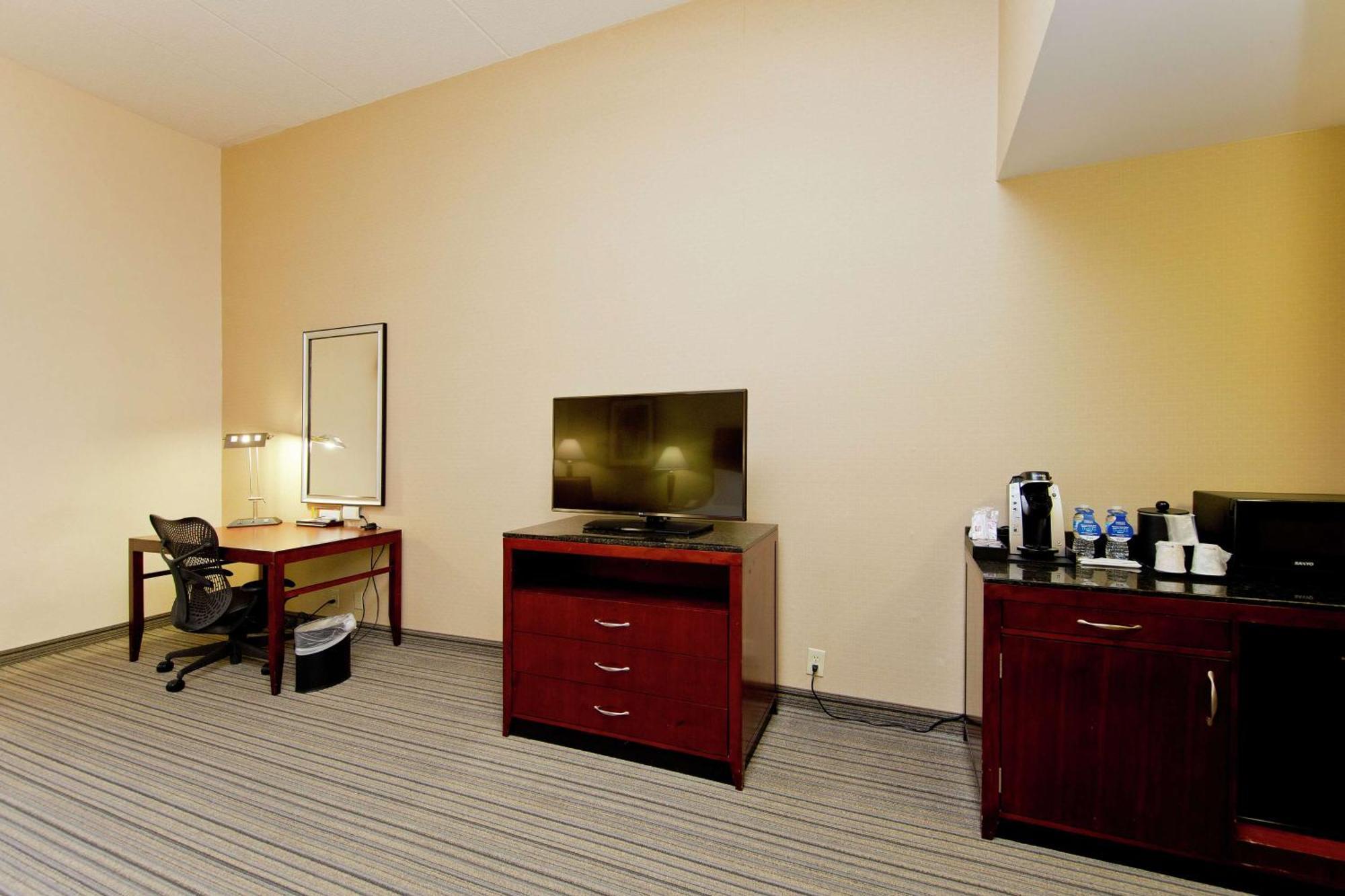 Hilton Garden Inn Winchester Exterior photo