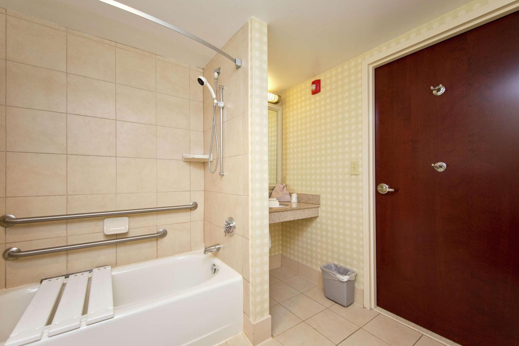 Hilton Garden Inn Winchester Exterior photo