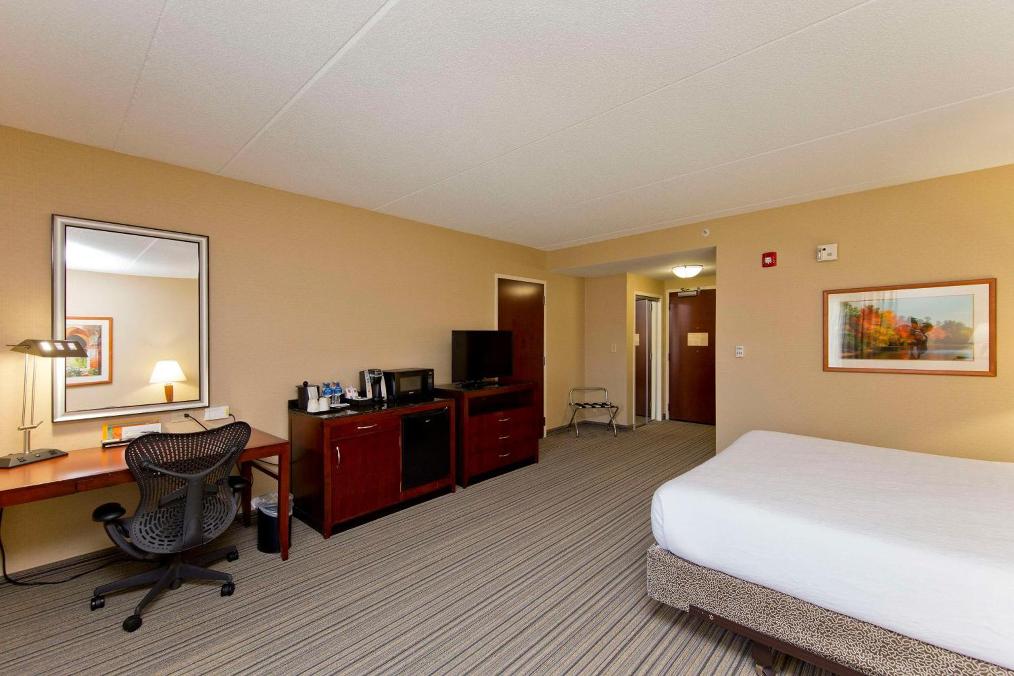 Hilton Garden Inn Winchester Exterior photo