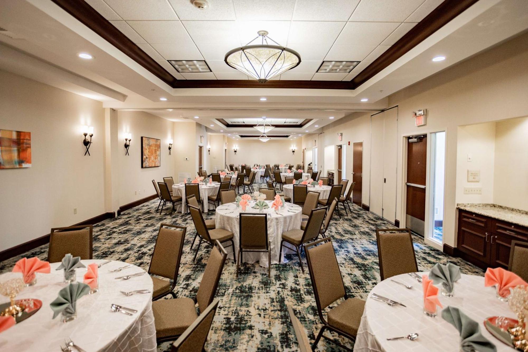 Hilton Garden Inn Winchester Exterior photo