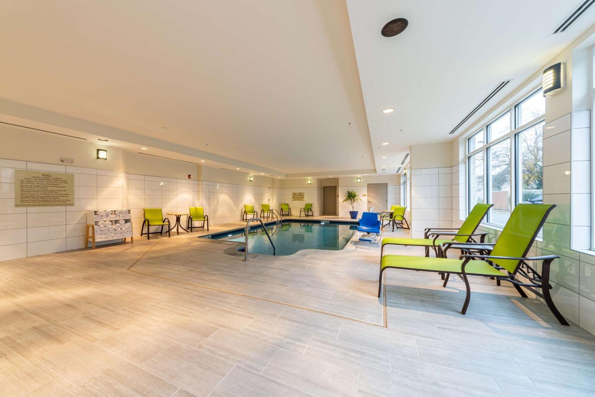 Hilton Garden Inn Winchester Exterior photo